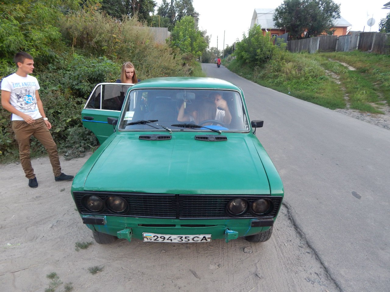 старая шестерка жигулей