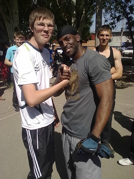 белый парень и негр